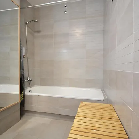 Adosado Con Piscina En *